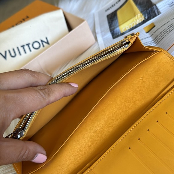 Louis Vuitton Brazza Wallet yellow long wallet saffron aerogramme - Picture 13 of 17
